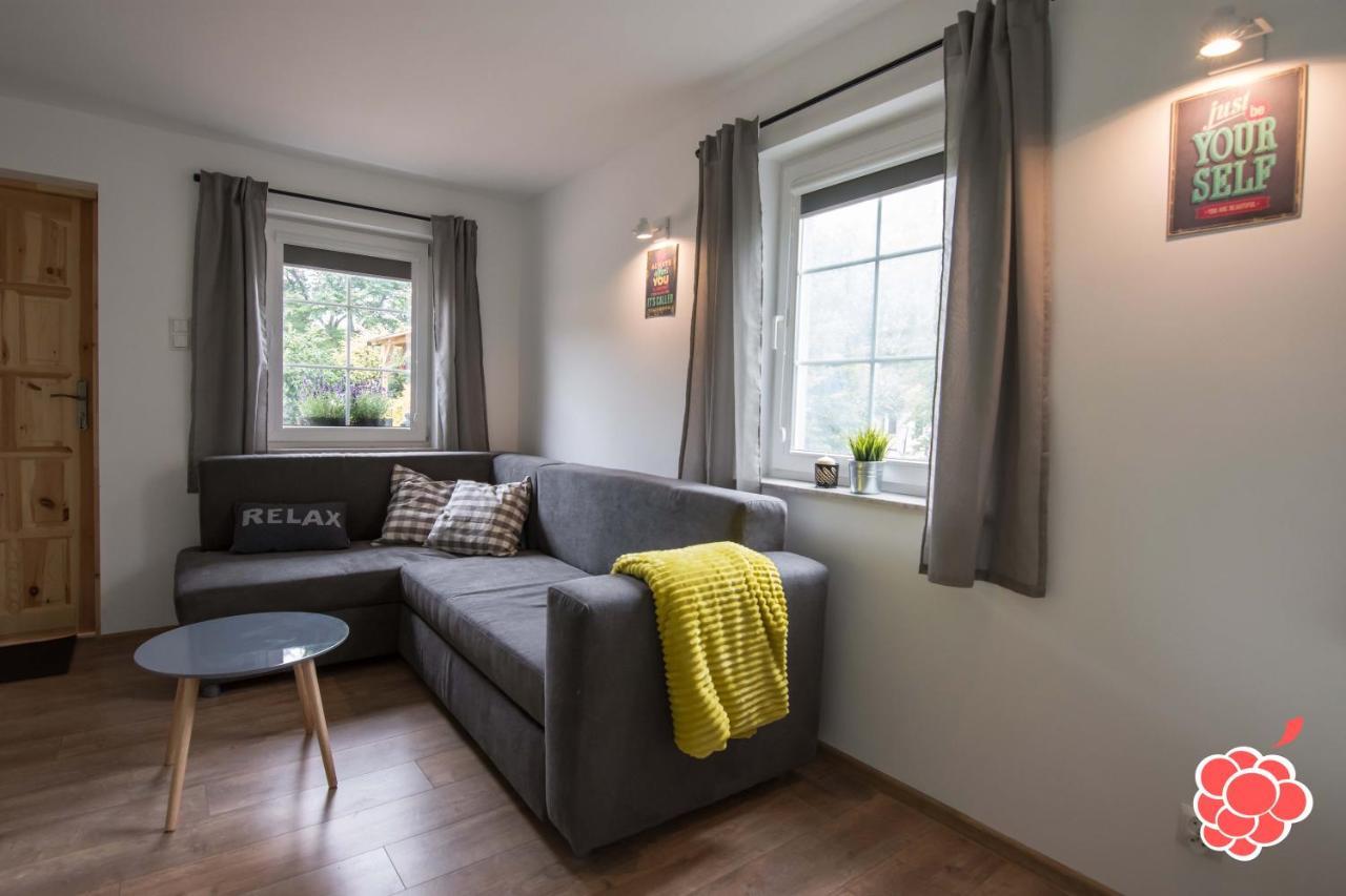 Malinowka Apartment ยานตาร์ ภายนอก รูปภาพ