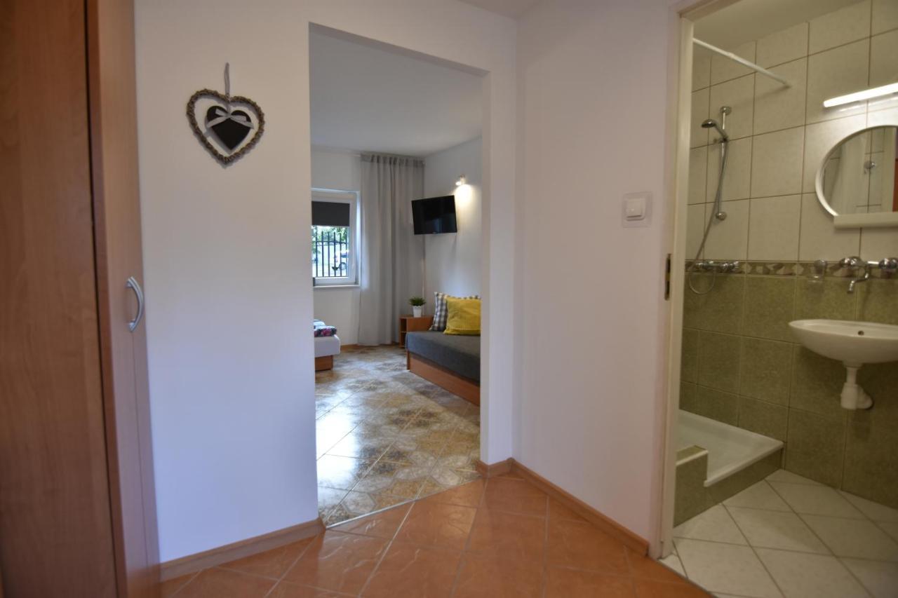 Malinowka Apartment ยานตาร์ ภายนอก รูปภาพ