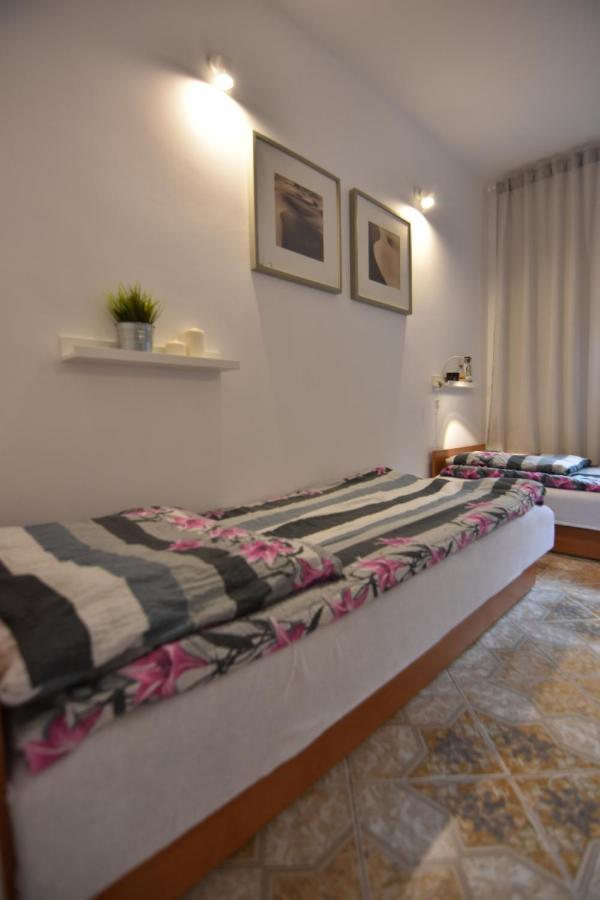 Malinowka Apartment ยานตาร์ ภายนอก รูปภาพ